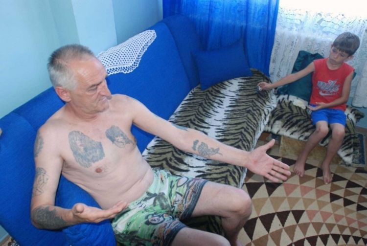Istukao komšiju zbog narodne muzike