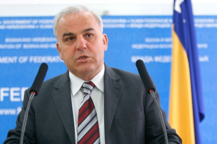 Manje plate u javnim firmama
