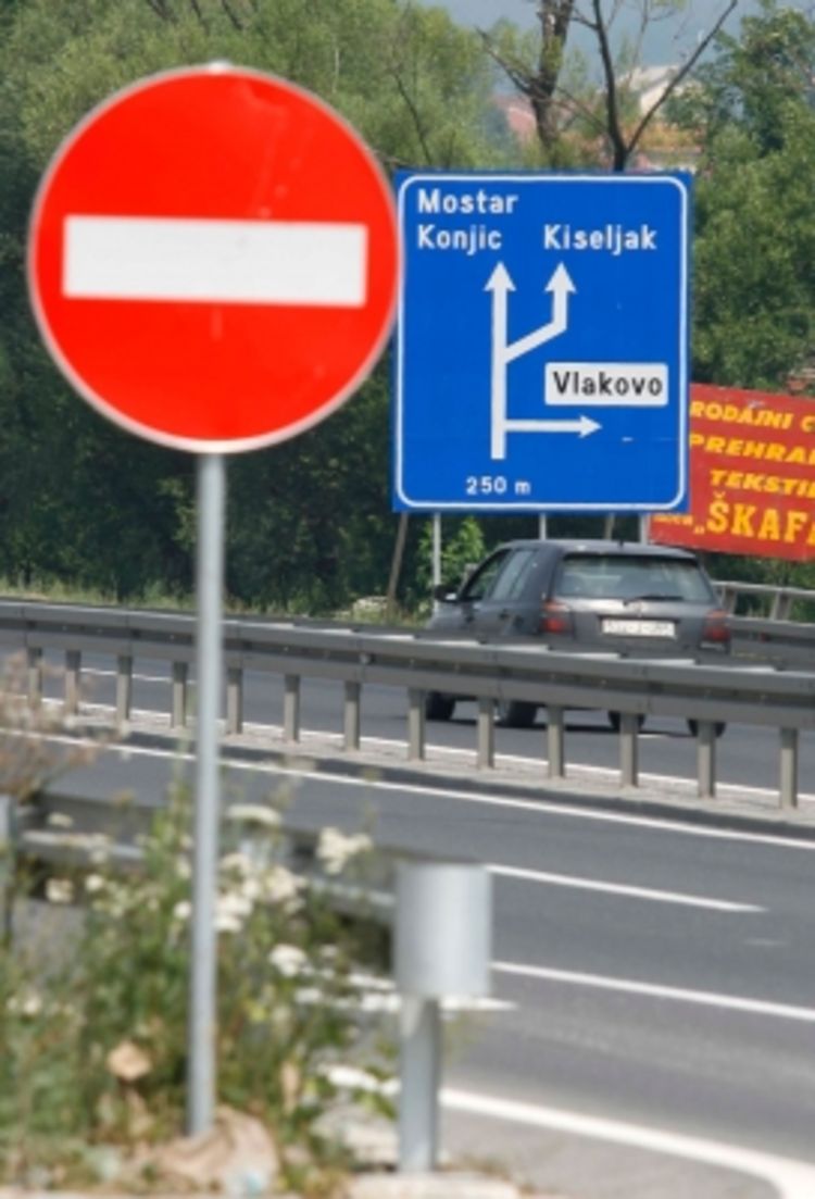 Moraju kružiti šest kilometara