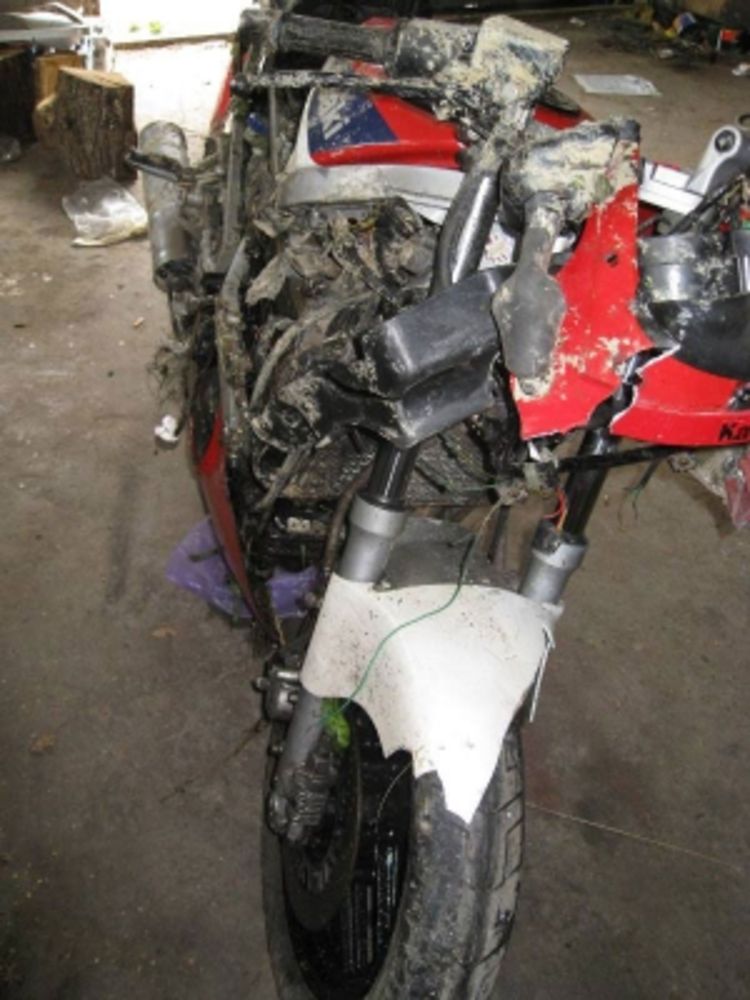 Vozač motocikla ostao bez noge, suvozač poginuo