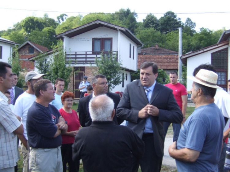 Vlada RS plaća popravku krovova