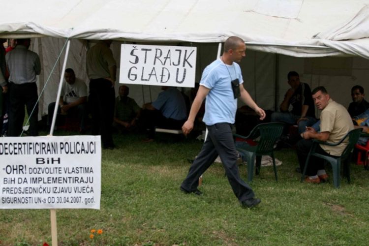 Pod šatorima zbog nevolje i manipulacija