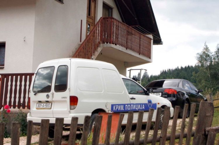 Vođa u bijegu, uhapšena dvojica