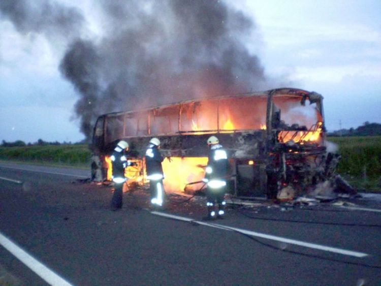 Izgorjeli djevojčica i starac u autobusu Laste kod Nove Gradiške