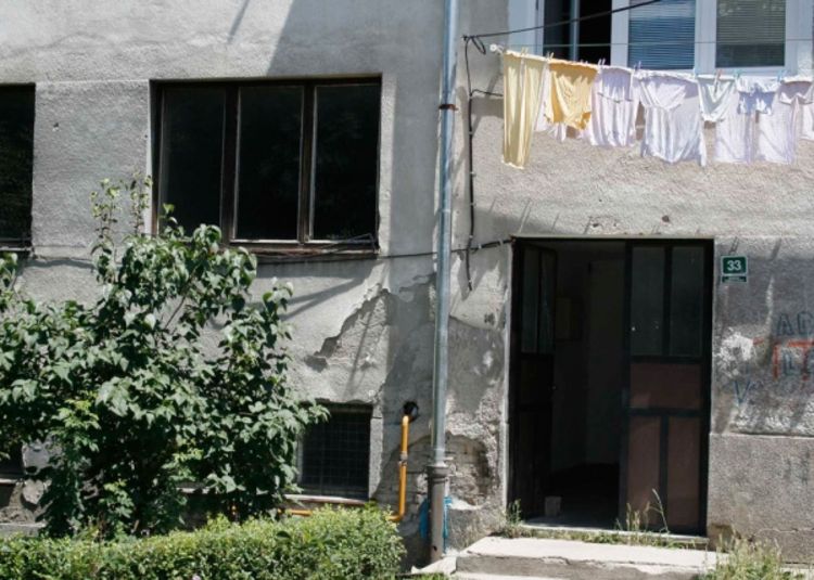 Brat ga mrtvog pronašao u stanu