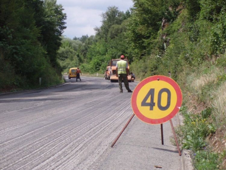 Počelo stavljanje novog sloja asfalta
