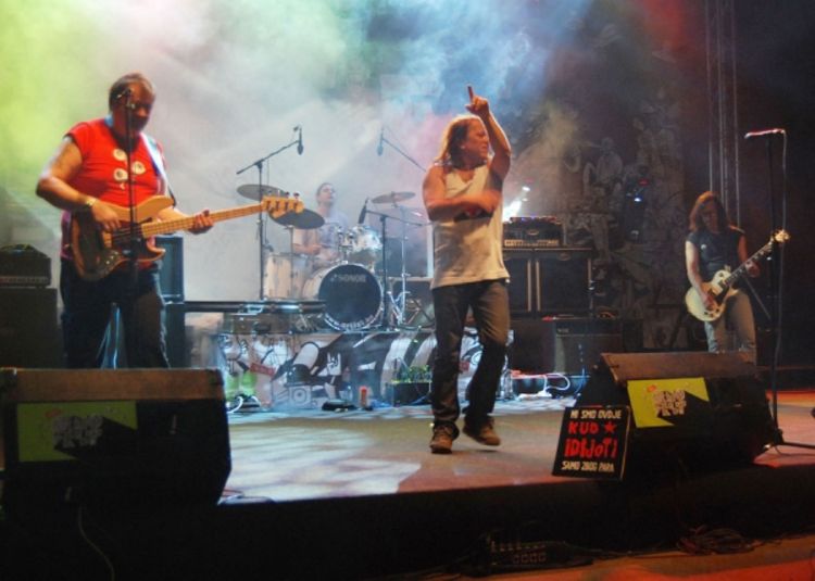 KUD Idijoti za srećan početak Nektar Demofesta