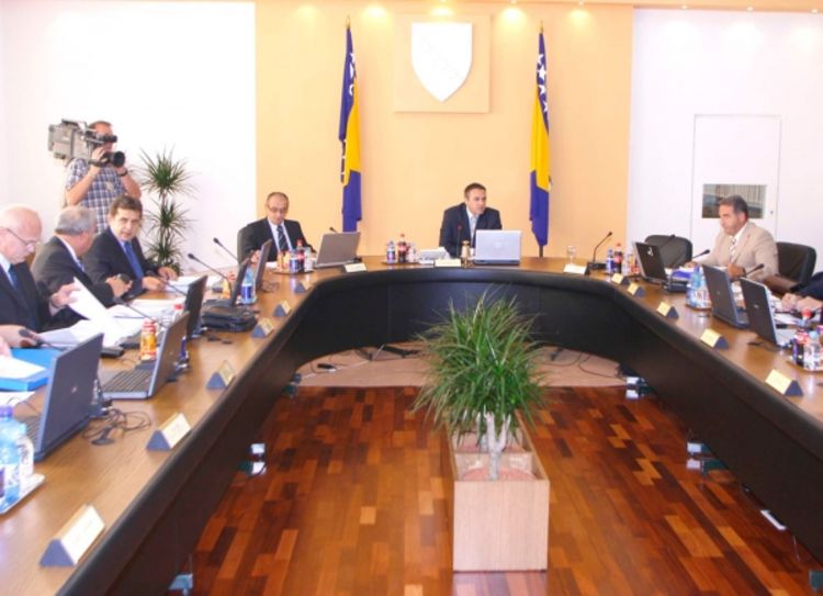 Za plate izdvojili 21 milion KM iz rezervi