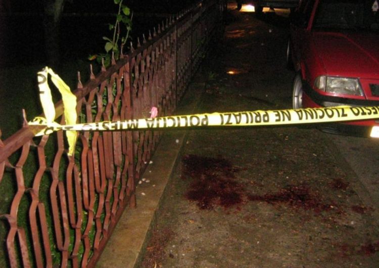 Policajac ispred lokala Irish pub ranio gosta