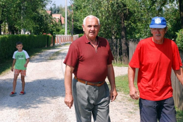 U Ulica nepušača pepeljare prazne