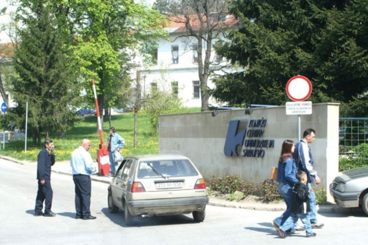 Umjesto da odu na sud, žale se na zlu sudbinu