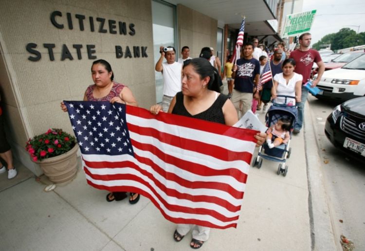 Amerika imigrantima nudi da se sami deportuju