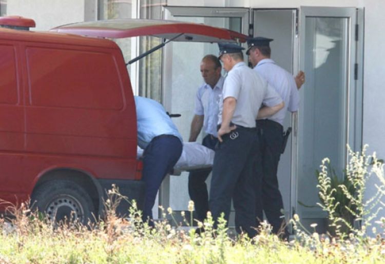 Ubio sebe bombom, a htio direktora