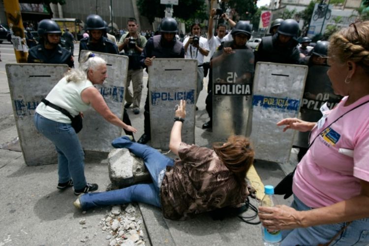 Protesti protiv Čavesa i Moralesa
