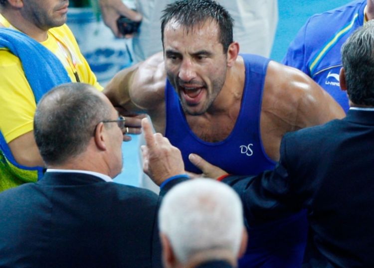 Švedski rvač bacio medalju