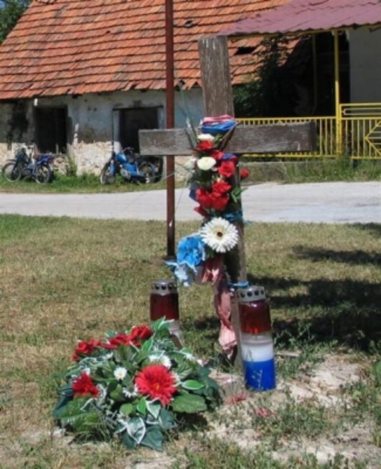 Opet spomenik Juri Francetiću