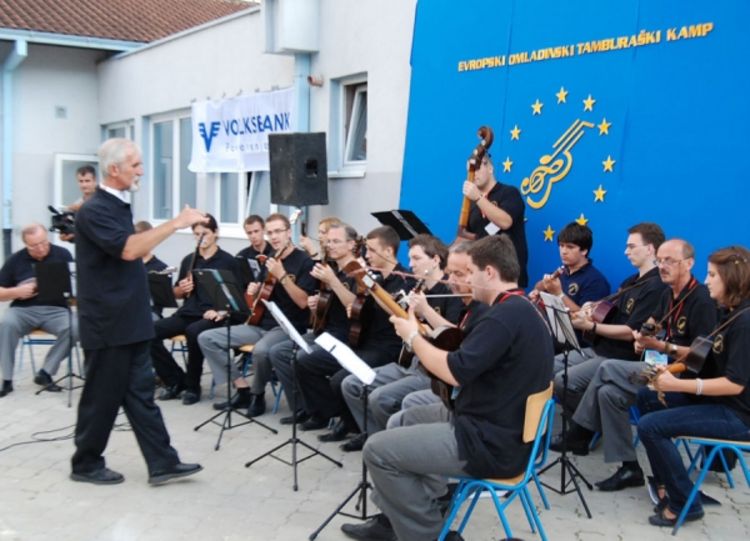 Upoznavanje mladih preko tamburice