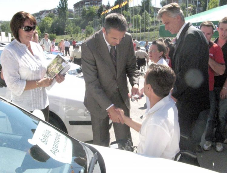 Automobili za stoodstotne invalide