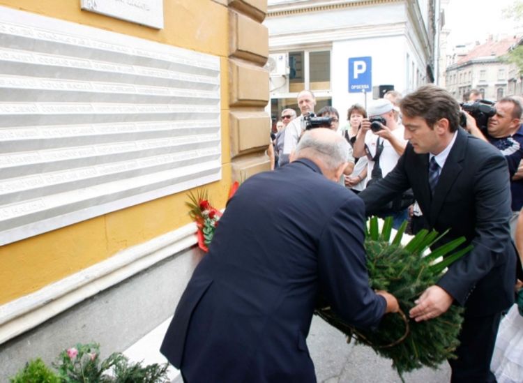 Odata počast za 43 poginula sugrađanina