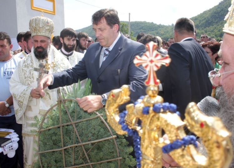 Osveštan hram i otkriven spomenik borcima Vojske RS