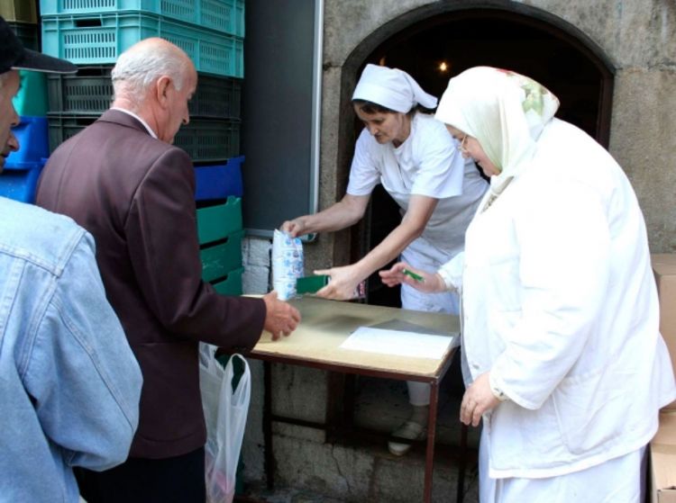 Počinje podjela iftara za socijalno ugrožene