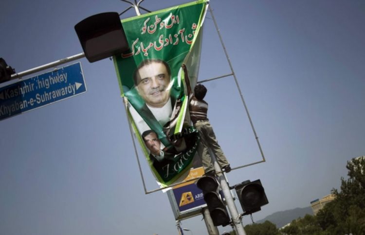 U trci Zardari, Sidiki i Sajed
