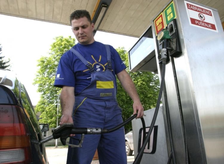 Gorivo u FBiH od sutra jeftinije