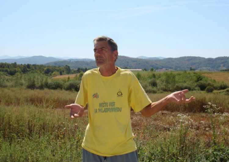 Gladuje zbog zemljišta