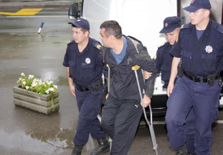 Bokser se bavio kamatarenjem?