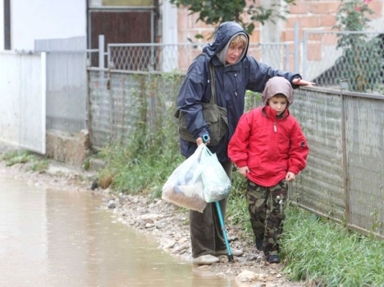 Zbog vode na putu djeca ne mogu u školu