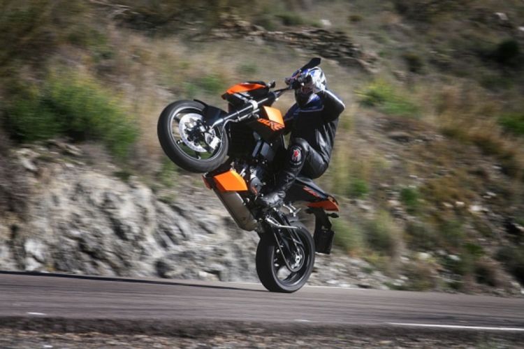 KTM 690 Duke: Motor koji će vas zabaviti