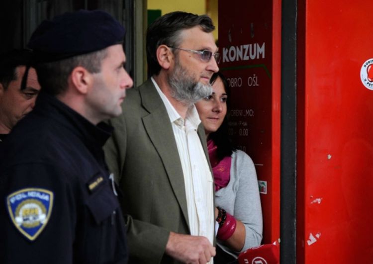 Profesori uzimali 9.000 evra za upis