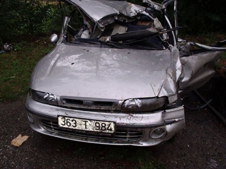 Mladić poginuo, četiri povrijeđena