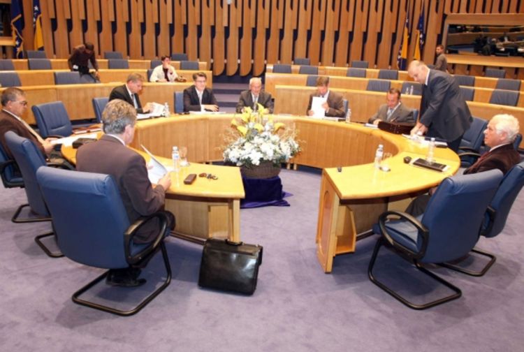 Tema reforma, a ne smjena direktora