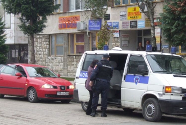 Aktivisti SDS-a plaćali birače