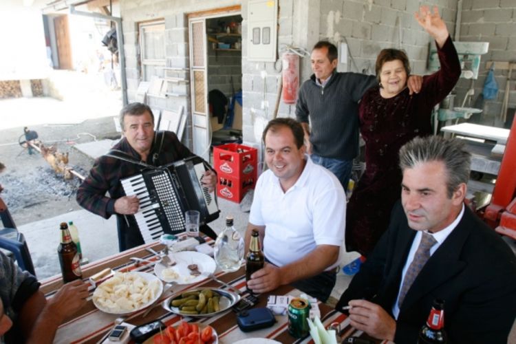 Bajram proslavljen uz harmoniku