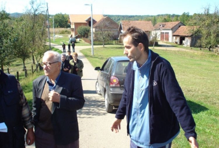 Udavio ženu pa je provozao traktorom