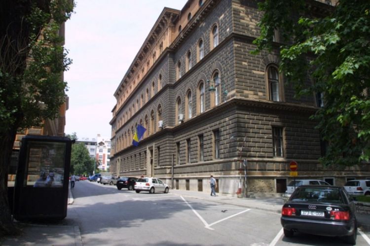 Plate primaju mimo zakona
