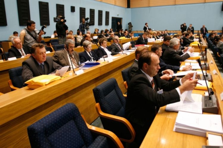 Parlament BiH mora da osudi istupe Silajdžića