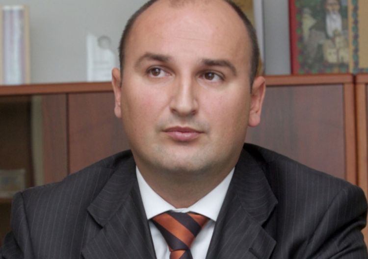 Građani iz banaka povukli 17 miliona
