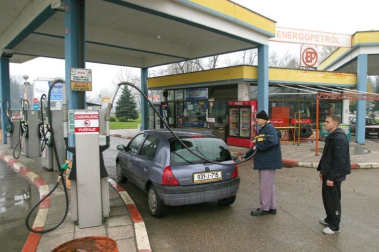 Nema uslova za obaranje cijena goriva