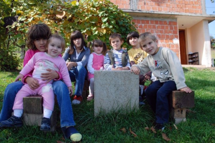 Djeca sretna kad imaju šta da jedu