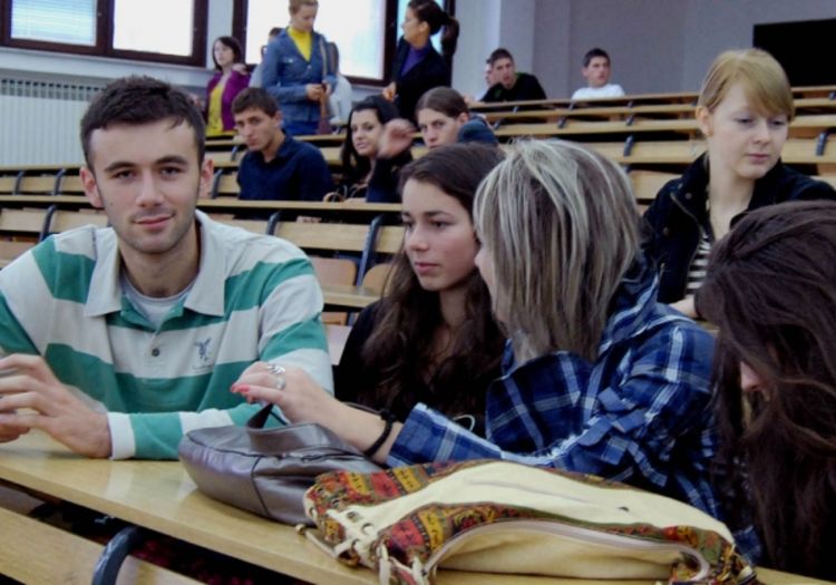 Hiljade učenika i studenata bez zdravstvenog osiguranja