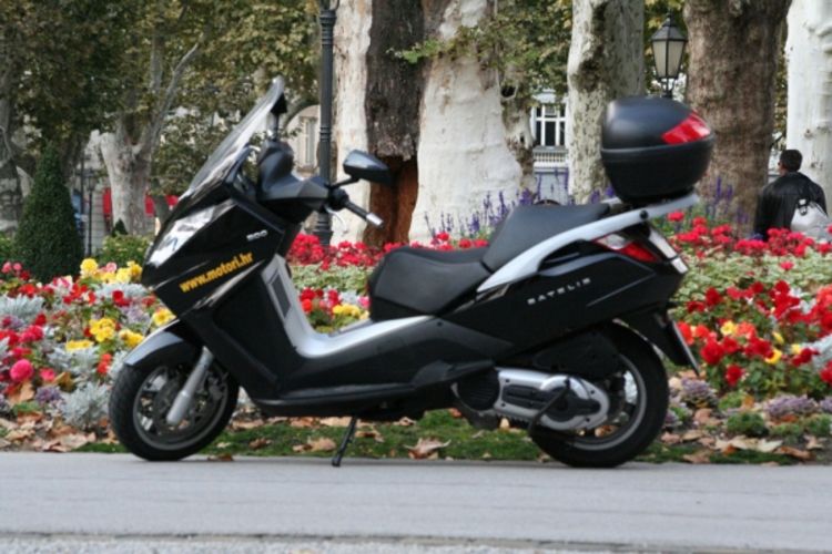 Pun užitak vožnje u probijanju kroz gradsku gužvu 