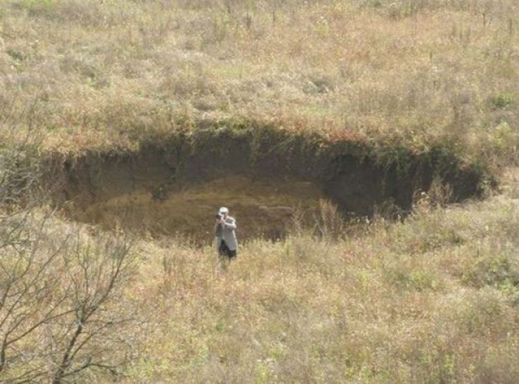 Misteriozni krater uznemirio mještane