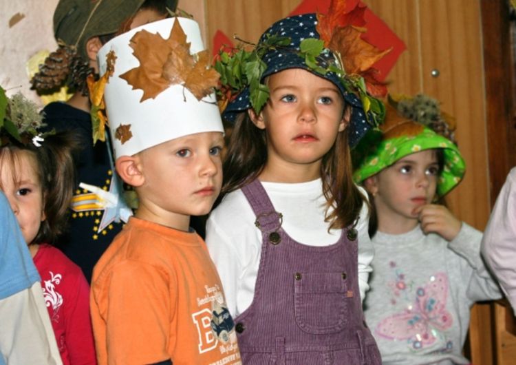 Mališani glumili i recitovali na temu Jesen