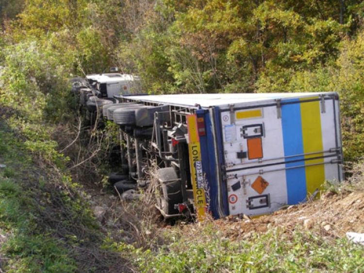 Prevrnuo se kamion s 13 tona eksploziva