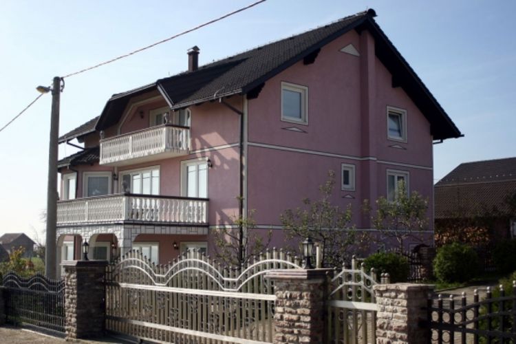 Pretukli i opljačkali povratnike