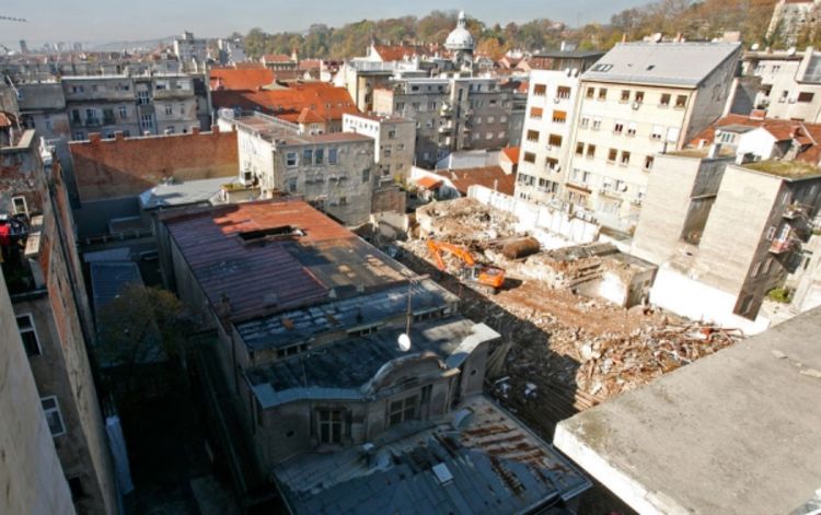 Ruše zgradu koju je SPC izgradila