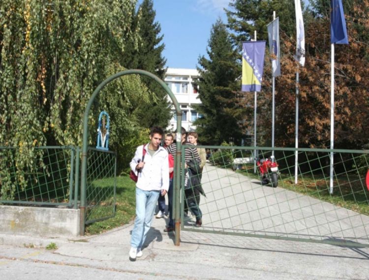 Školsku godinu gubi 266 studenata DIF-a